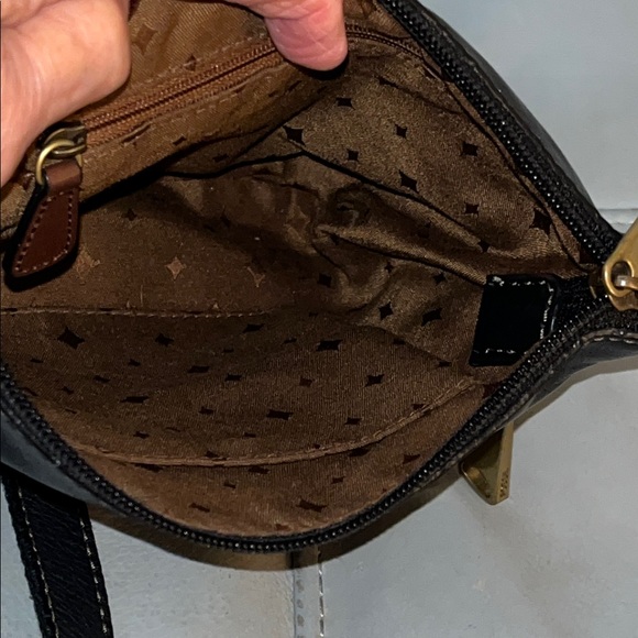 Fossil Supple Black Leather Shoulder/Crossbody Bag w/Front Zip Pocket - Picture 7 of 10